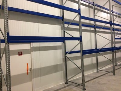 Leverans och installation av ny lagerutrustning i Sonel-lagret. Konsolhyllsystem för lager. Lagerhyllor och utrustning VVN.LV 5